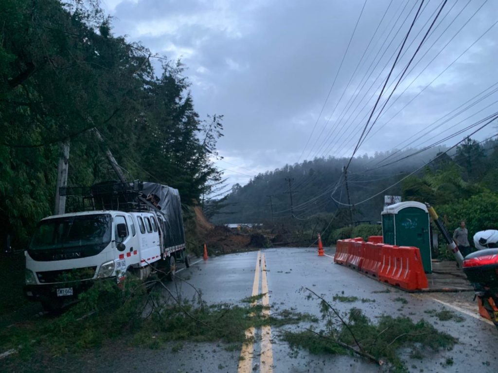 vía de Medellín a la Ceja en el sector de Don Diego Ruta Noticias