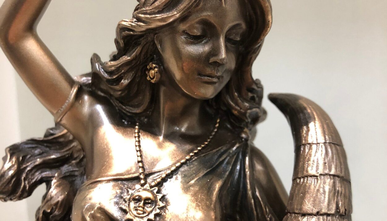 investigaciones de Gloria Jaramillo, Tyche Persecución a la abogada Gloria Jaramillo, Tyche, ¿Quién crea cuentas anónimas? ¿Quién la agrede desde cuentas falsas y arriesga su vida? Ruta Noticias