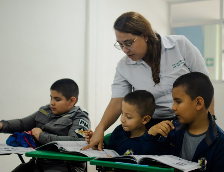 becas educativas de Comfenalco Antioquia Ruta Noticias