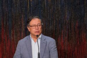 insensata consulta popular de Petro guerra civil en Colombia El Gobierno Petro Gustavo Petro el camorrero intervención gringa Ruta Noticias