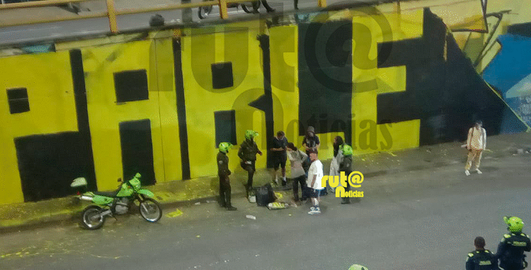 muro con frase contra Álvaro Uribe Ruta Noticias