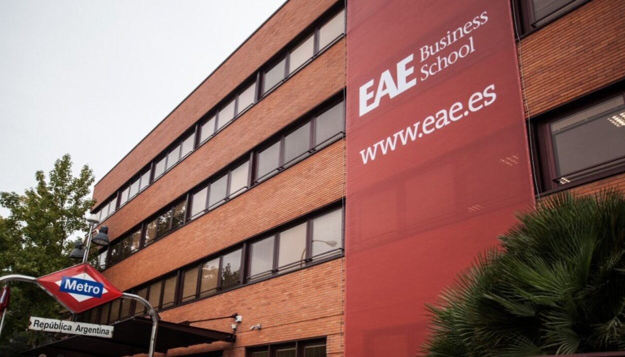 becas para estudiar maestrías presenciales en España Ruta Noticias