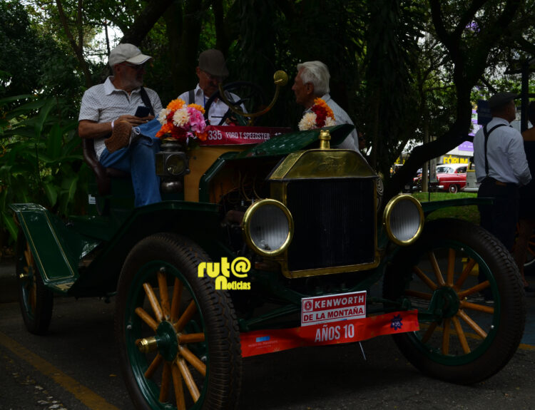 Desfile de Autos Clásicos y Antiguos Ruta Noticias