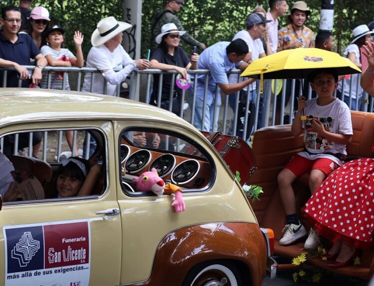Desfile de Autos Clásicos y Antiguos 2025 Ruta Noticias