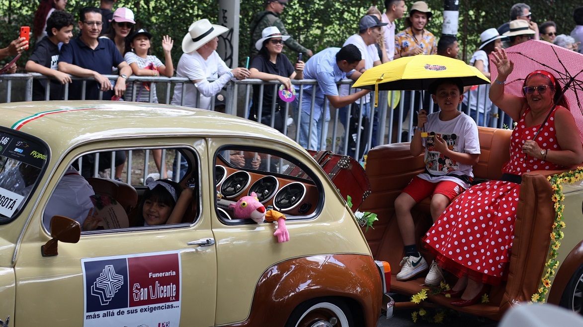 Desfile de Autos Clásicos y Antiguos 2025 Ruta Noticias