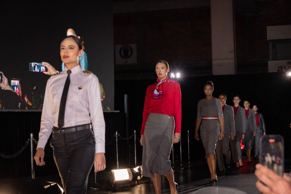Avianca le cambia uniforme Ruta Noticias