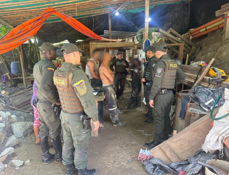 socavón artesanal para explotar oro Ruta Noticias
