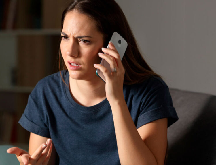 mujeres son víctimas de acoso telefónico Truecaller Ruta Noticias