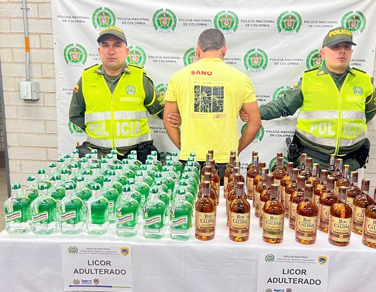 decomiso de 120 botellas de licor adulterado Ruta Noticias