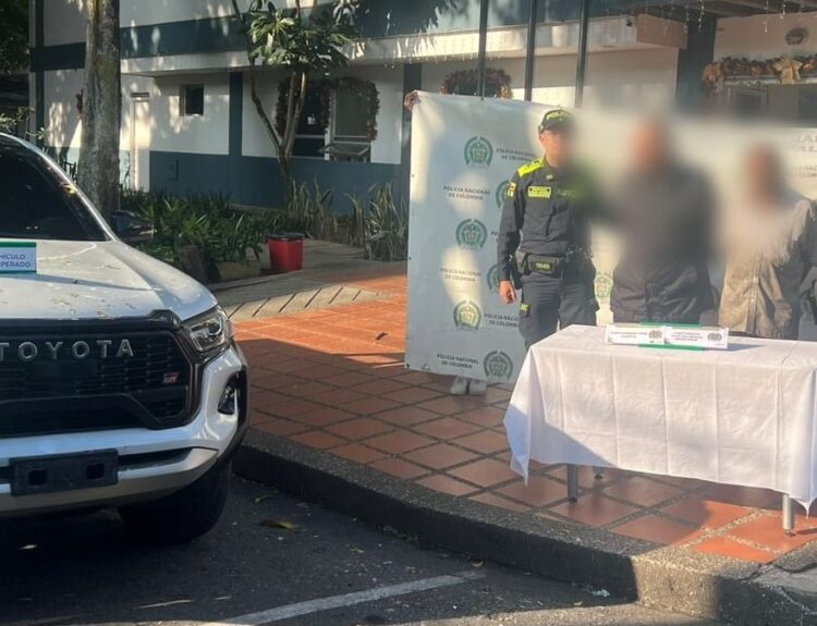 se robaron una camioneta Toyota en Medellín Ruta Noticias