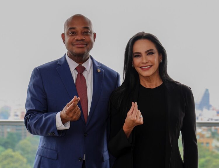 Luis Gilberto Murillo Luz María Zapata Ruta Noticias