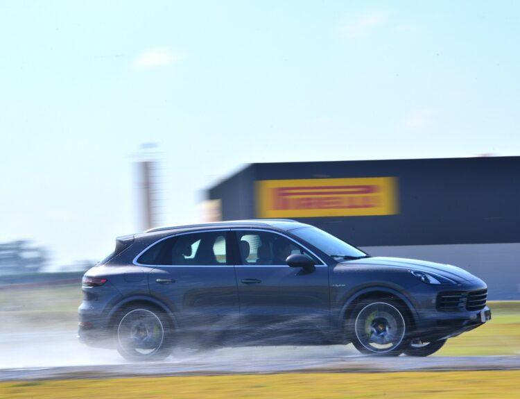 conducción segura en épocas de lluvia Pirelli Ruta Noticias