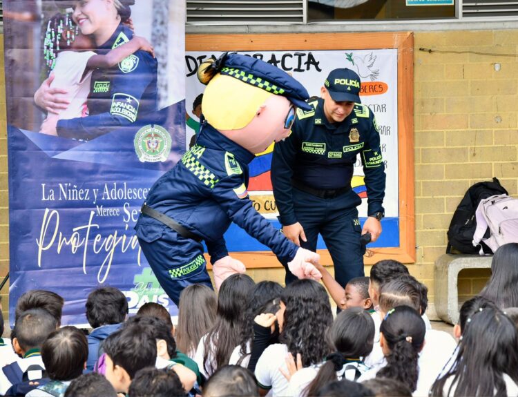presencia en colegios de la Policía Metropolitana Ruta Noticias