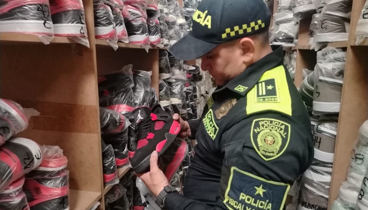 Contrabandistas de cigarrillos y tenis en Medellín Ruta Noticias
