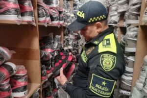 Contrabandistas de cigarrillos y tenis en Medellín Ruta Noticias