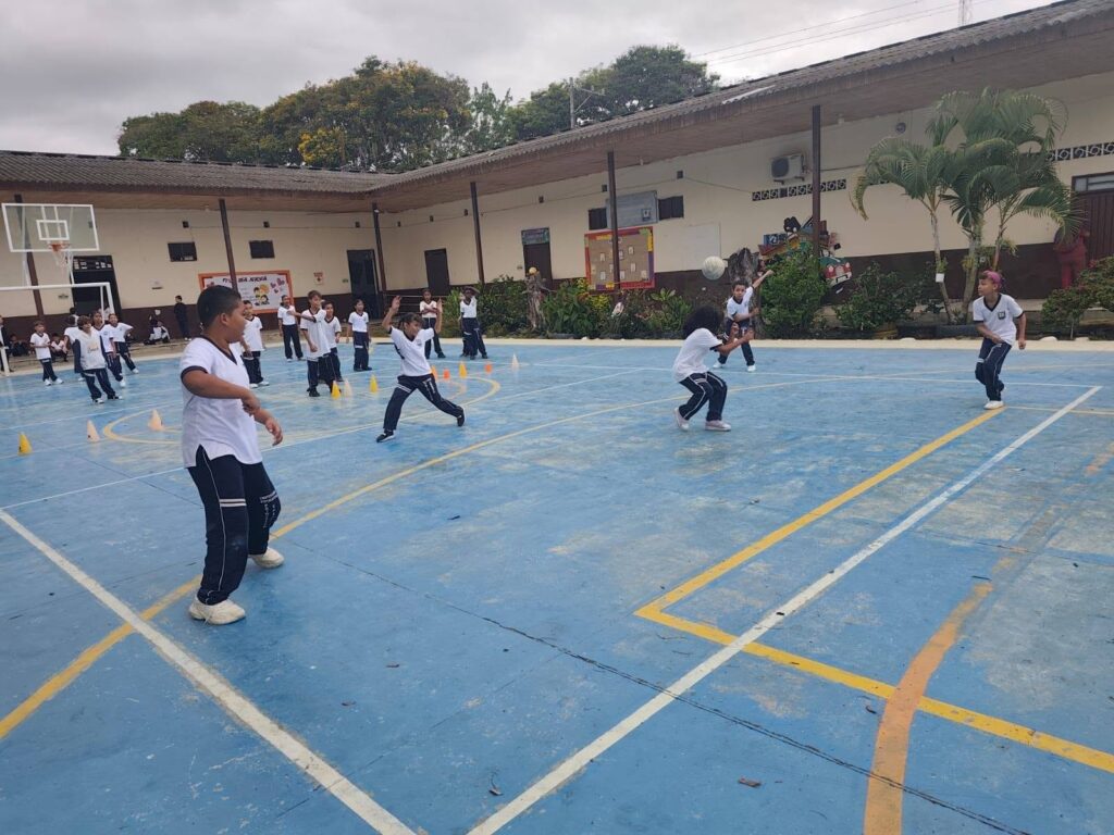 el Colegio Primitivo Crespo de Riofrío Valle Ruta Noticias