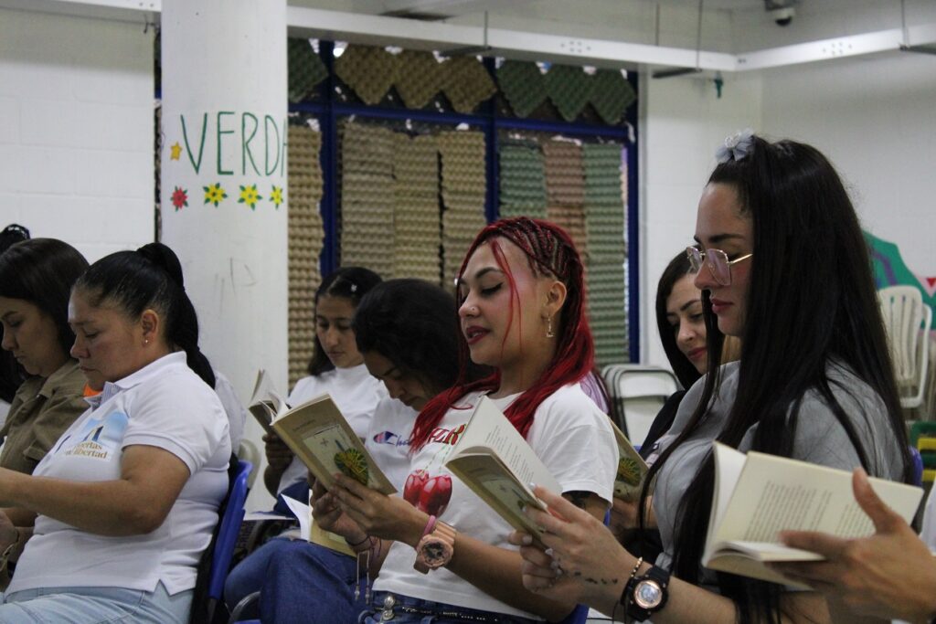 Libro Los Extraños Ruta noticias