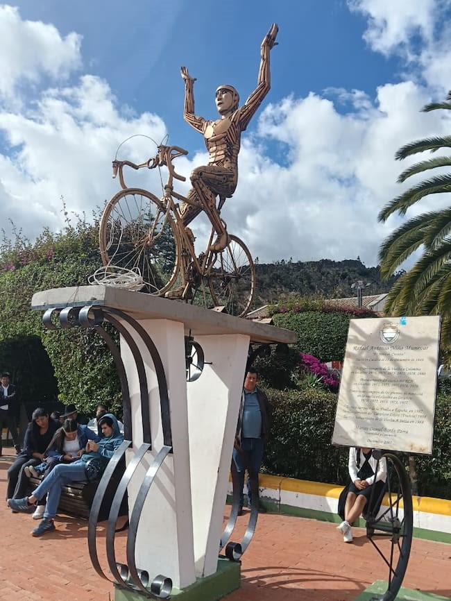 Rafael Antonio Niño escultura Ruta Noticias