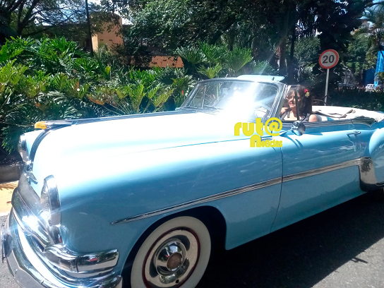 Lucía Isaza Agudelo Desfile de Autos Clásicos y Antiguos Ruta Noticias