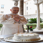 El Papa León XIV cumpleaños Cardenal Robert Francis Prevost Ruta Noticias