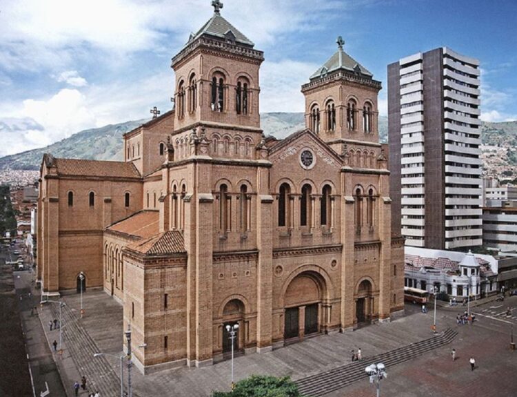 Catedral Metropolitana de Medellín drogadictos Ruta Noticias