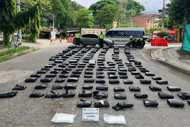 Persecución en La Pintada decomiso de 376 kilos de drogas Ruta Noticias